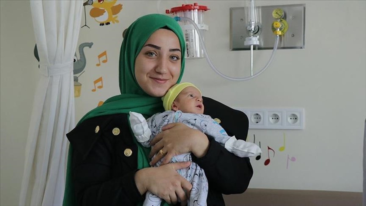 Depreme Anne Karnında Yakalanan Bebeğe Ölen Babasının Adı Verildi