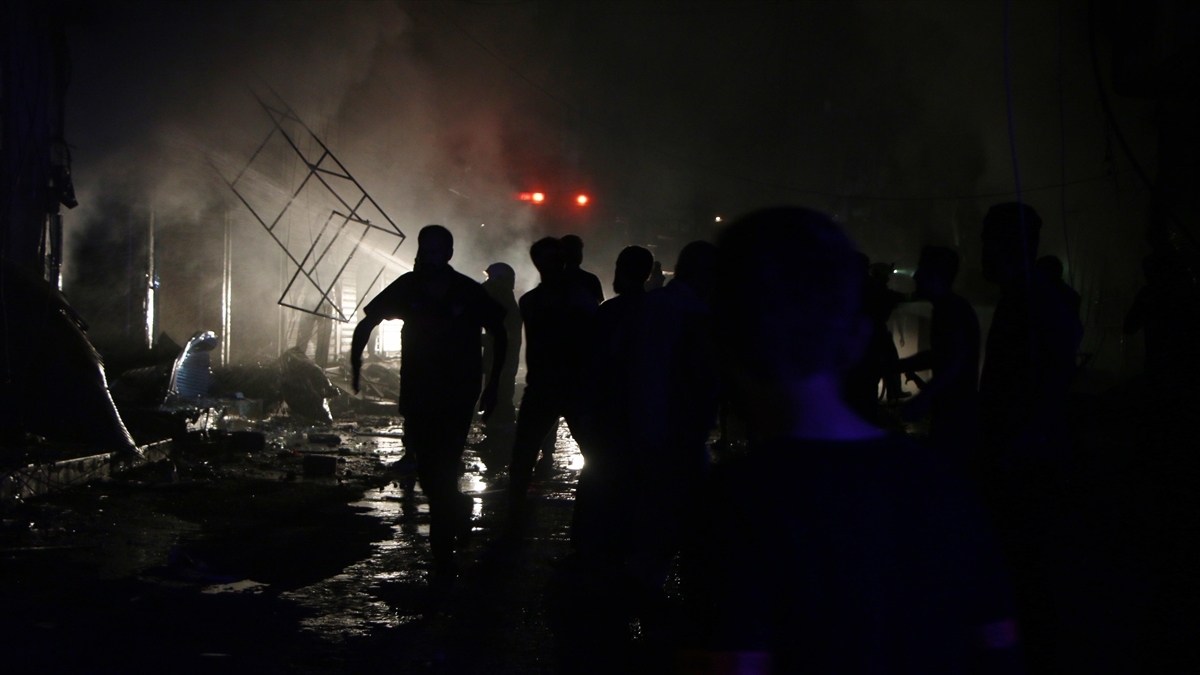 Suriye Ordusunun İdlib Kent Merkezine Düzenlediği Saldırıda 3 Sivil Öldü