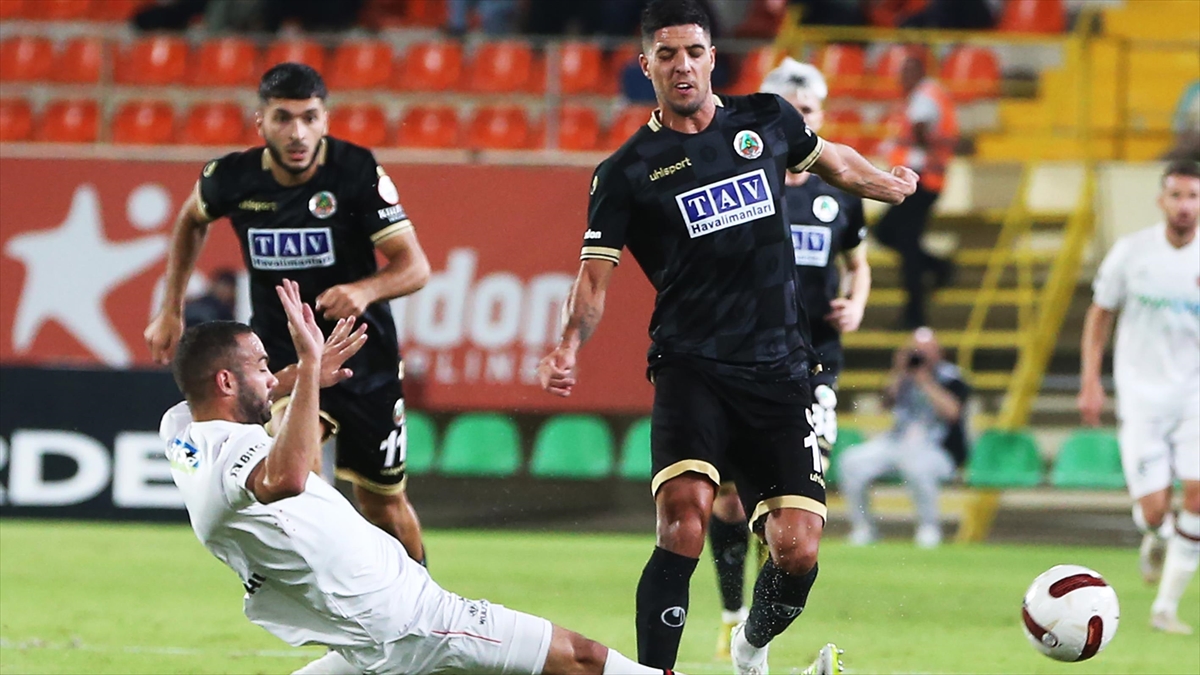 Corendon Alanyaspor, Vavacars Fatih Karagümrük'ü Mağlup Etti