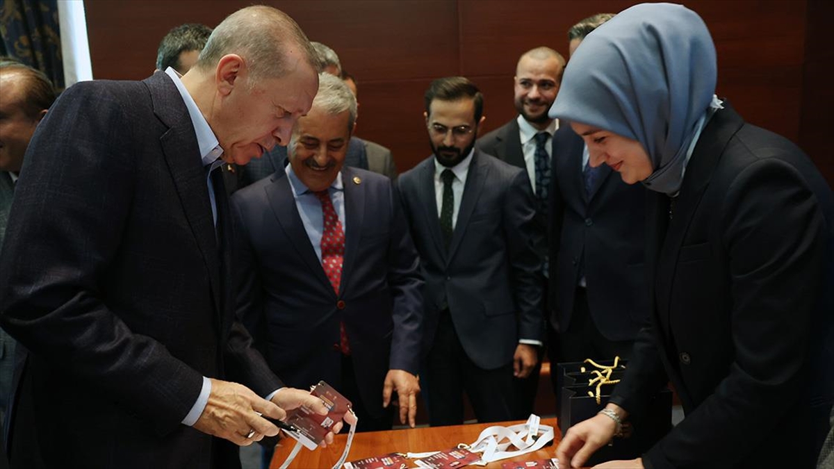 Cumhurbaşkanı Erdoğan, Ak Parti 4. Olağanüstü Büyük Kongresi Delege Kartını Teslim Aldı