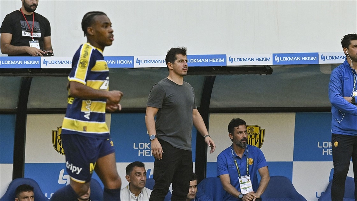 Emre Belözoğlu Yeni Takımlarıyla "3 Puanlı" Başlangıç Yapıyor