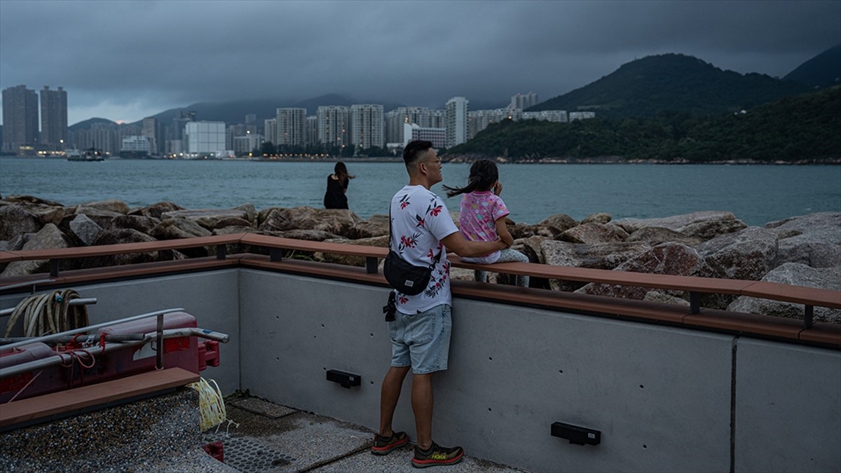 Hong Kong'da "Koinu Tayfunu" Alarmı