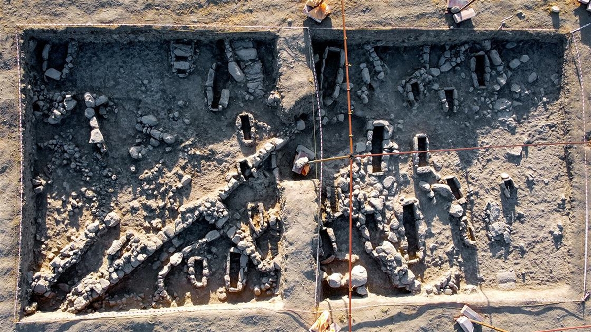 Konya'da Demir Çağ'dan Kaldığı Değerlendirilen Dokuma Atölyesi Kalıntıları Bulundu