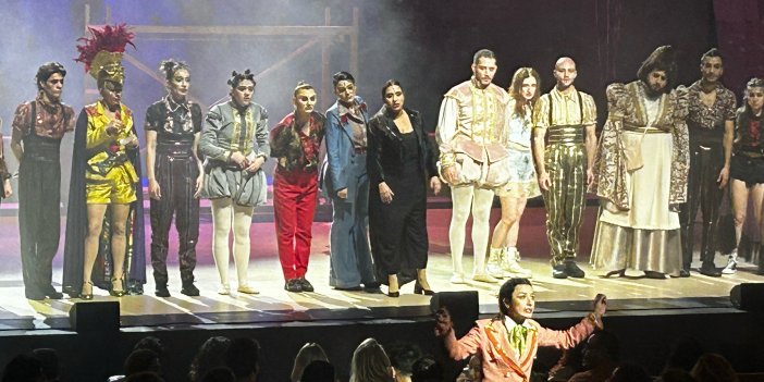 Aşık Şekspir'den günümüz Türkiye'sine siyasi mesajlar