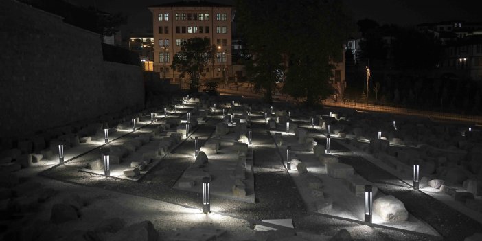 İKİ BİN YIL SONRA KENTE KAZANDIRILIYOR: TARİHİ ROMA TİYATROSU VE ARKEOPARK ALANINDA AYDINLATMA ÇALIŞMASI