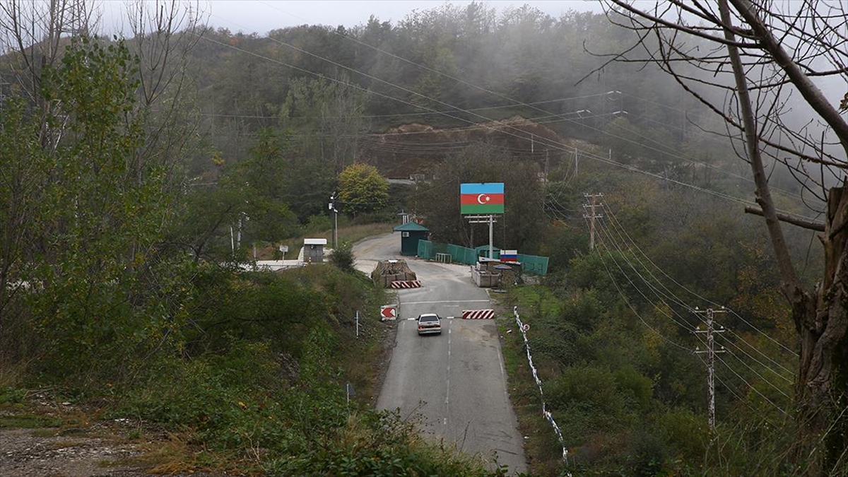 Karabağ’daki Rus Barış Gücü Askerlerinin Boşalttığı Noktalarda Azerbaycan Polisi Görevini Sürdürüyor