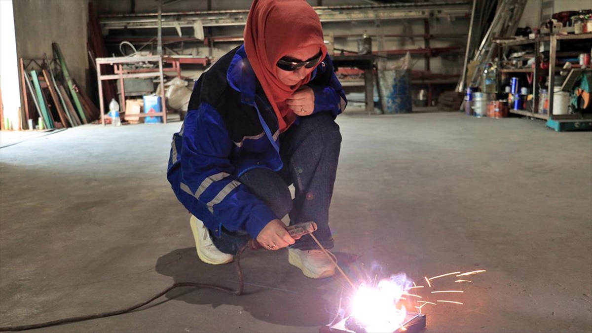 Kocasından Öğrendiği Kaynakçılıkta Usta Öğretici Oldu