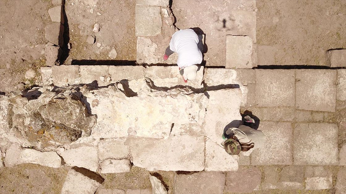 Bitlis'teki Arkeolojik Kazılarda Erken Tunç Çağı'na Ait Yaşam İzlerine Ulaşıldı