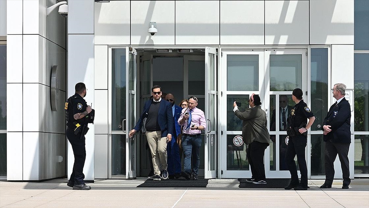 Abd'li Kongre Üyesi Santos, "seçim Kampanyasını Destekleyenlerin Ödeme Bilgilerini Çalmakla" Suçlanıyor