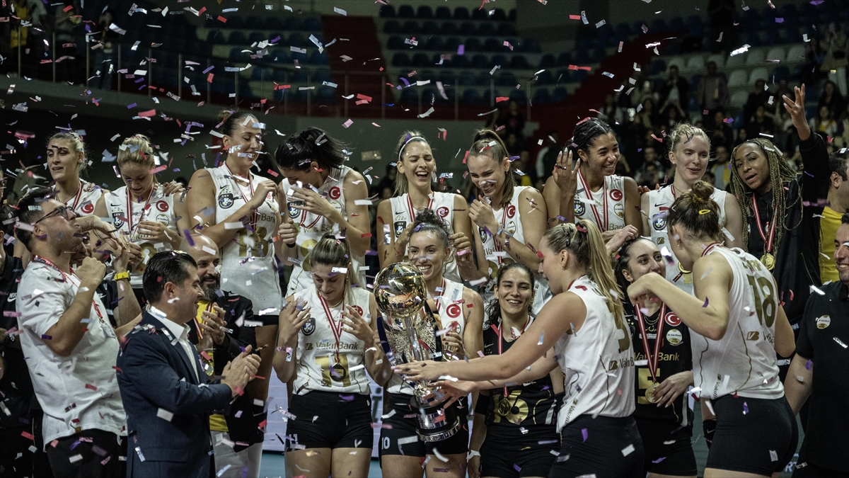 Şampiyon Vakıfbank, Kupasına Kavuştu