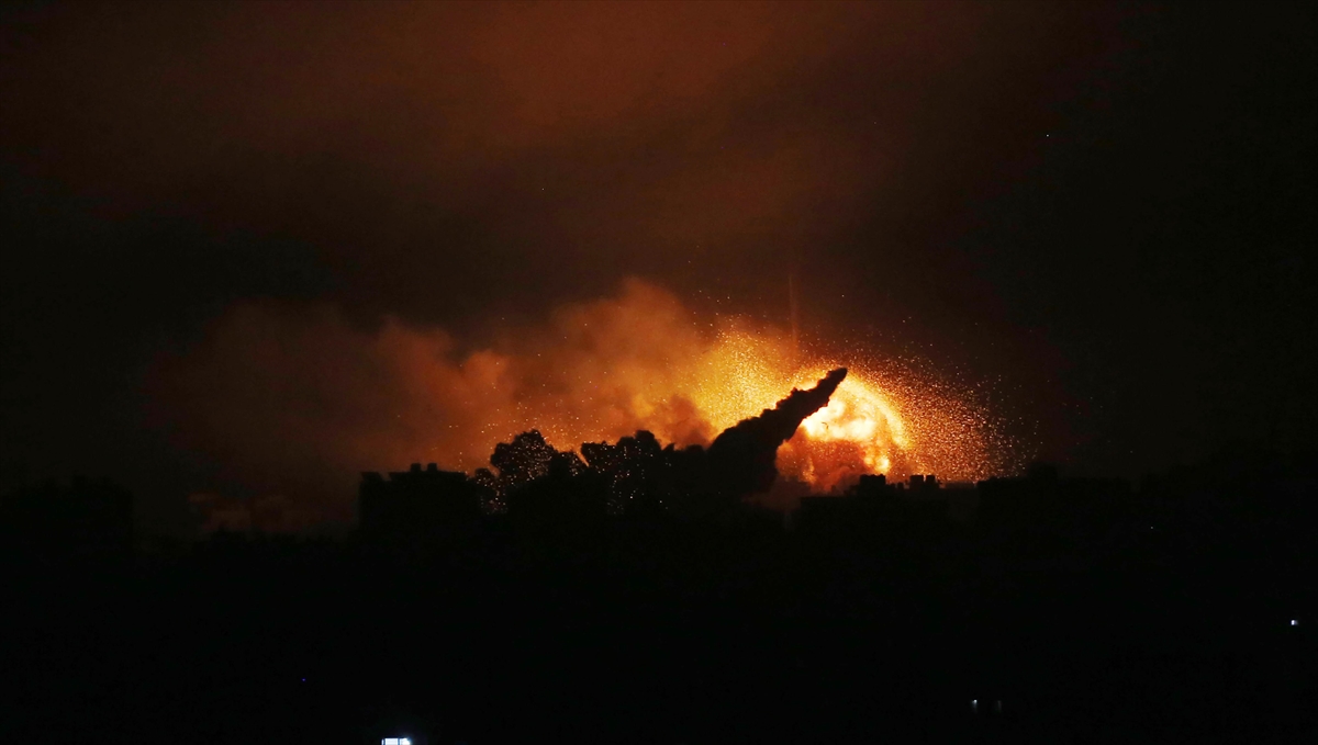 Gazze'de İsrail Saldırılarında Ölenlerin Sayısı 1200'e Yaklaştı