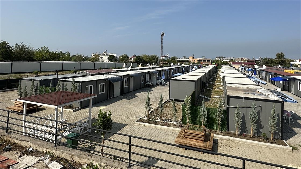 Hatay Arsuz'da Depremzedeler İçin 111 Konteynerlik Yaşam Alanı Kuruldu