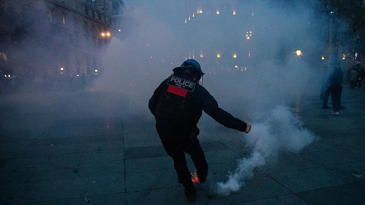 Paris'te Filistin'e Destek Gösterisine Tazyikli Suyla Müdahale Edildi