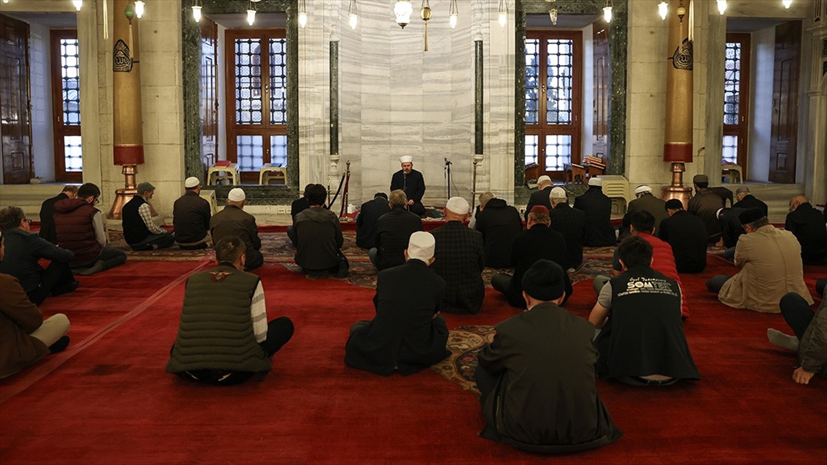 Mehmetçik Ve Filistin İçin Sabah Namazında Dua Edildi