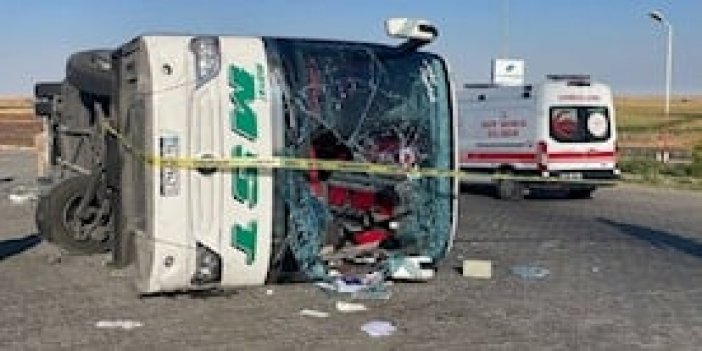 Yolcu otobüsü benzinliğe daldı, Ölü ve yaralılar var