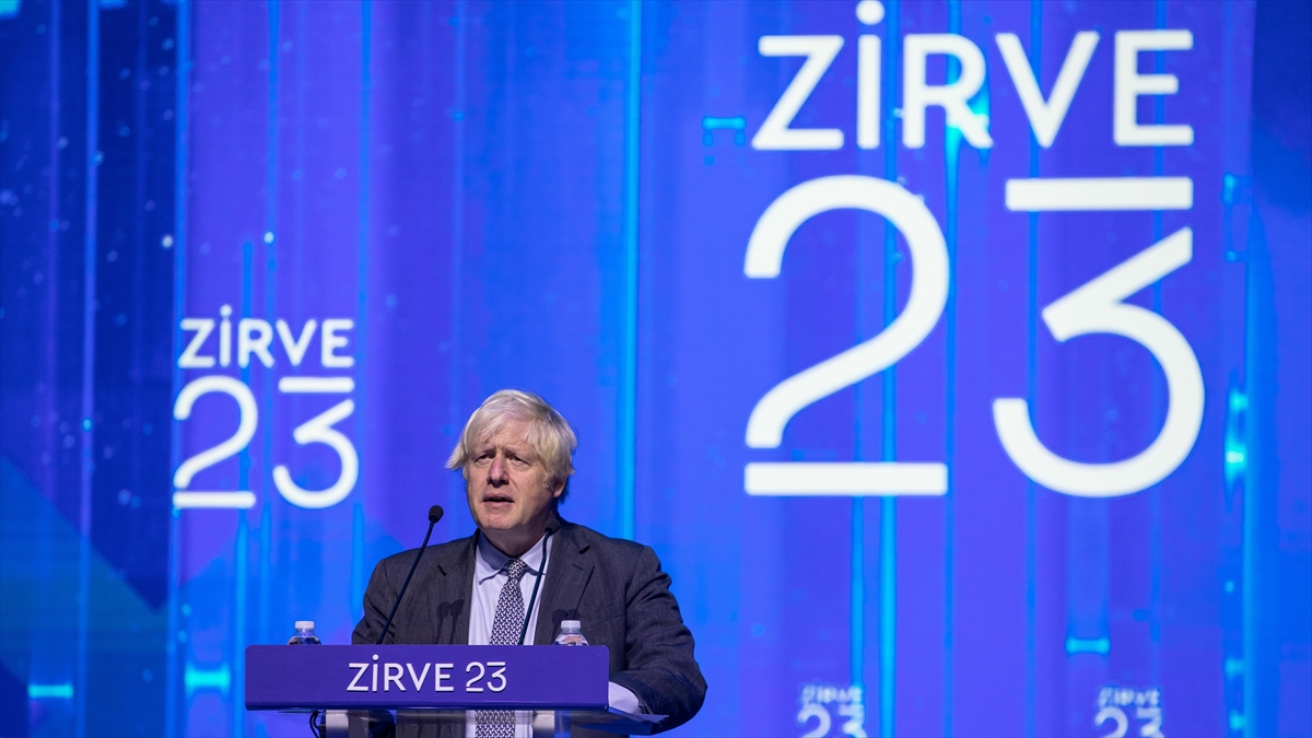Eski İngiltere Başbakanı Johnson Zirve 23'e Konuk Oldu