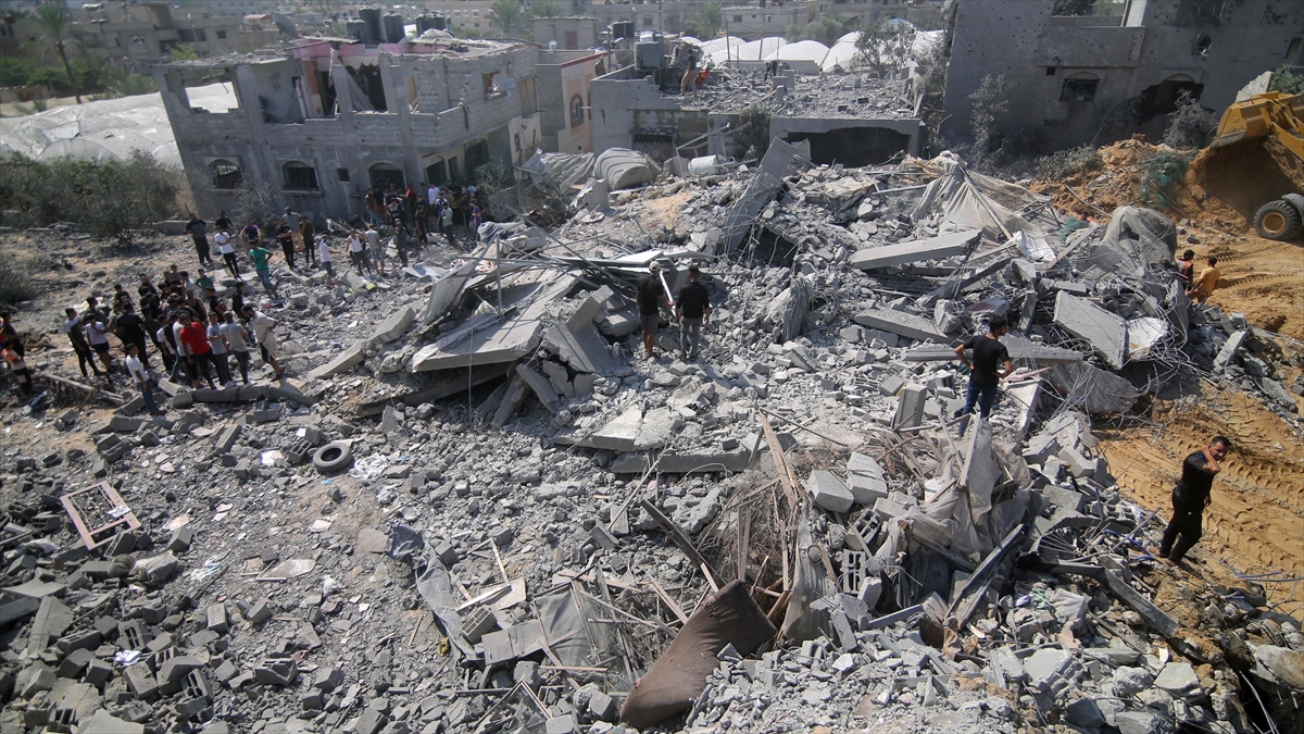 Kabe İmamı Cuma Hutbesinde İsrail'in Saldırısı Altındaki Filistinlilere Dua Etti
