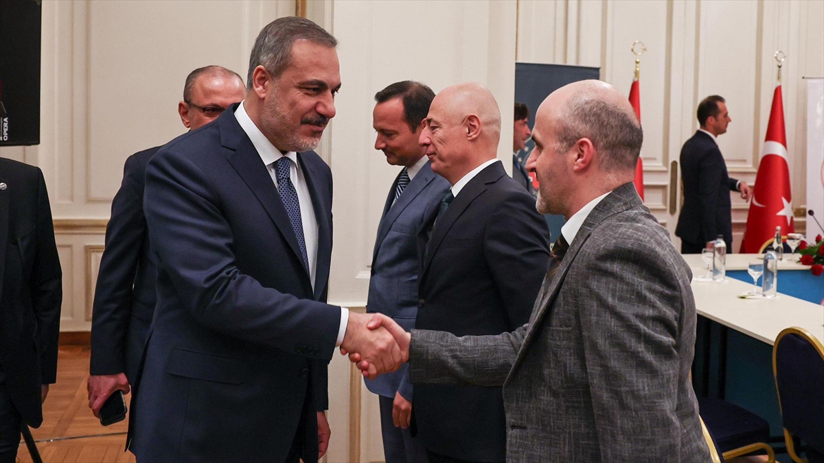 Dışişleri Bakanı Fidan, Kahire'de Türk İş İnsanlarıyla Bir Araya Geldi