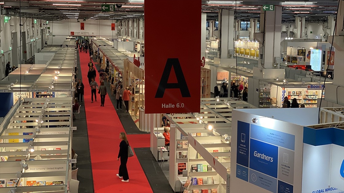 Frankfurt Kitap Fuarı’nda Filistinli Yazar İçin Yapılacak Ödül Töreninin İptaline Tepkiler Artıyor