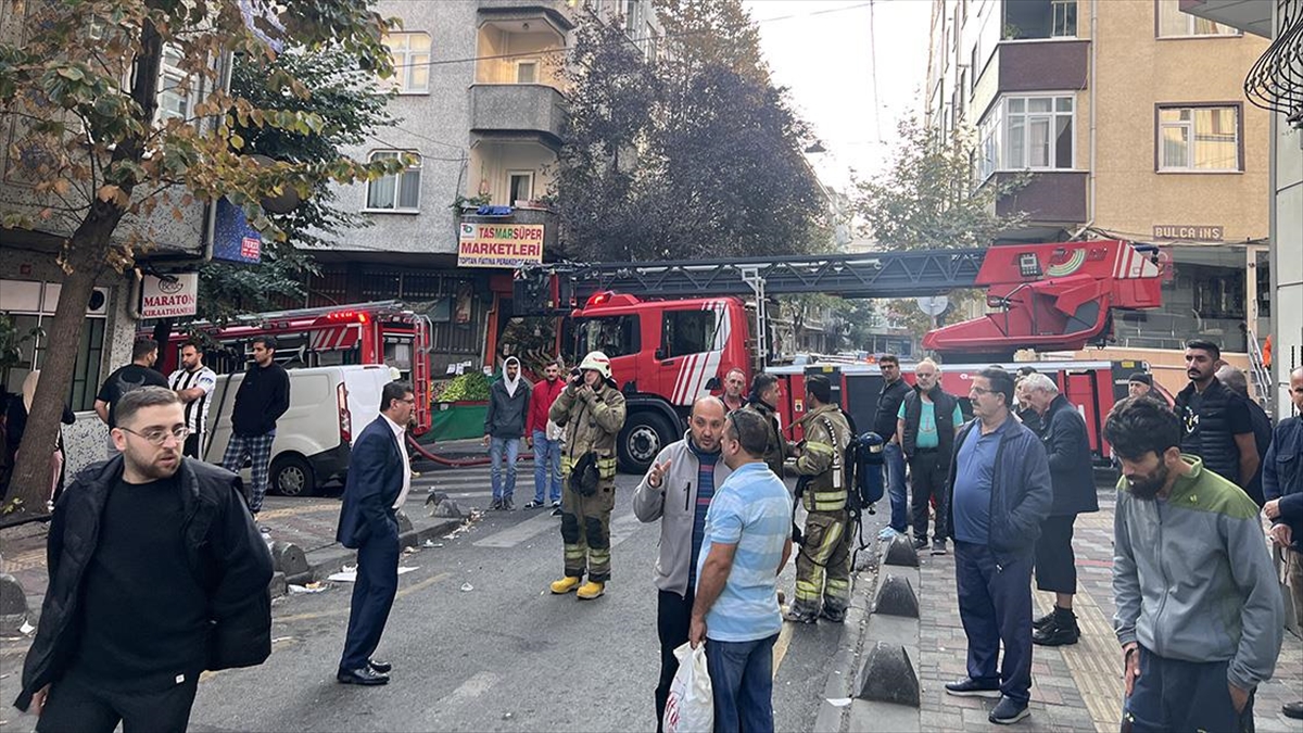 Esenler'de Bir Apartmanda Çıkan Yangında Mahsur Kalan 19 Kişi Kurtarıldı