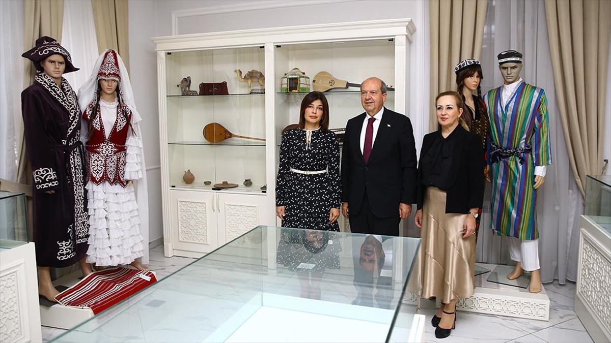 Kktc Cumhurbaşkanı Tatar, Bakü'de Uluslararası Türk Kültür Ve Miras Vakfını Ziyaret Etti