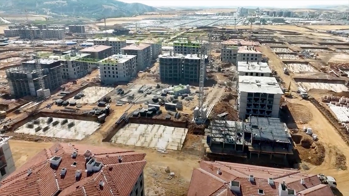 Bakan Özhaseki: Adıyaman'da Toplam 82 Bin 203 Bağımsız Bölüm Yapıyoruz