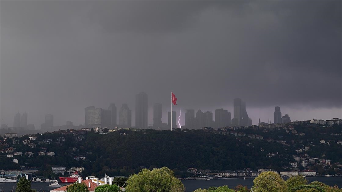 İstanbul'da Yarın İçin Kuvvetli Sağanak Uyarısı