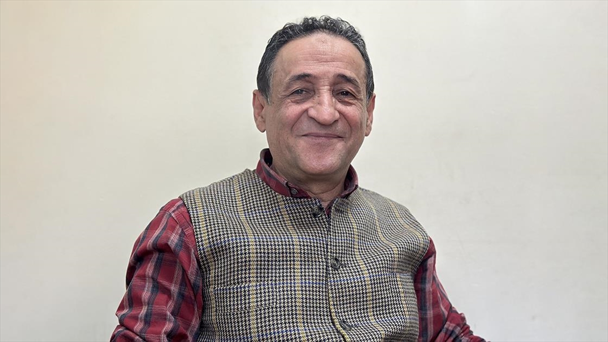 Şair Mürsel Sönmez: "Pakdil'in Metinleri 'sert Kabuklu Anadolu Cevizi'ne Benzer"