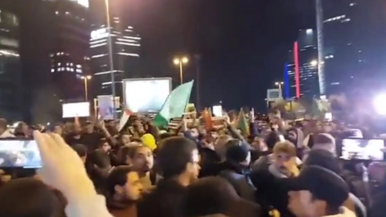 İslamcılar ve Devrimciler bir arada