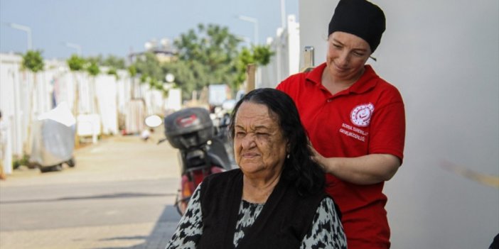 Engelli Ve Yaşlı Depremzedelerin Konteyner Temizliği Ve Kişisel Bakımı Vefa Ekibinden