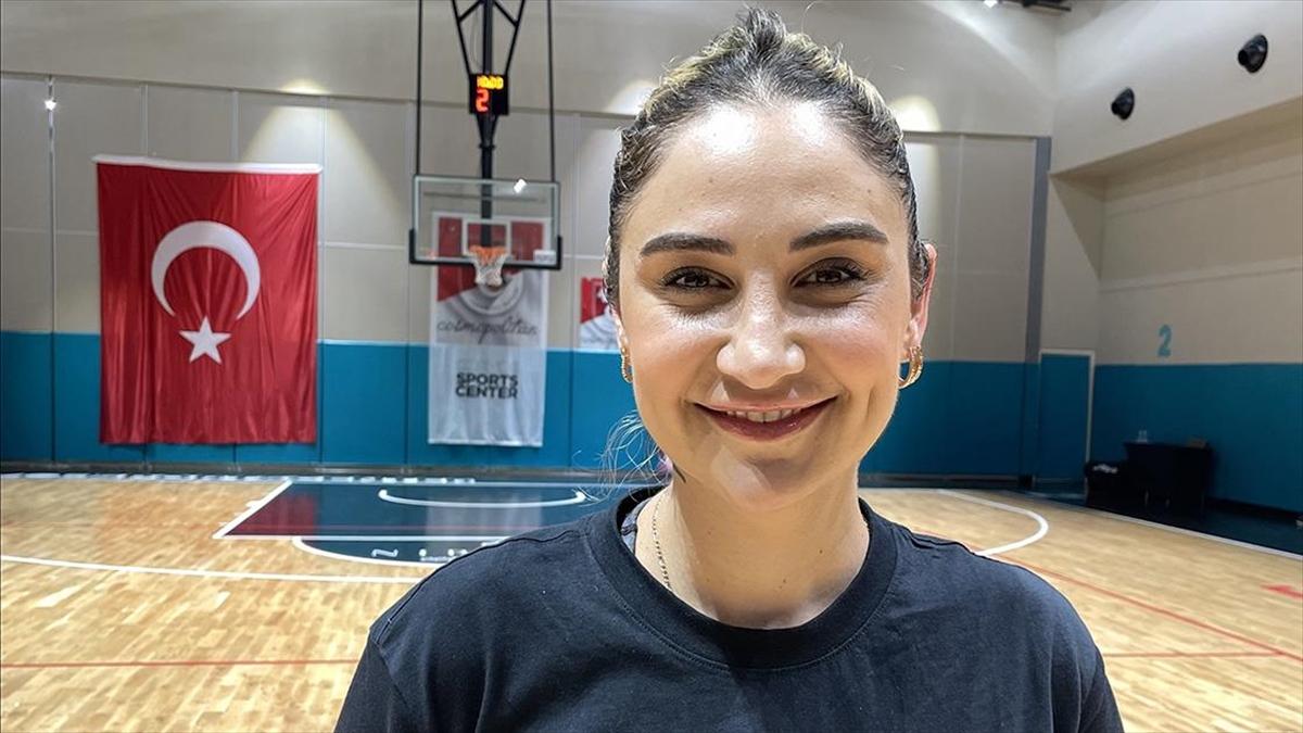 Kadınlar Basketbol Süper Ligi'nin Tek Türk Kadın Başantrenörü, Takımının Enerjisine Güveniyor