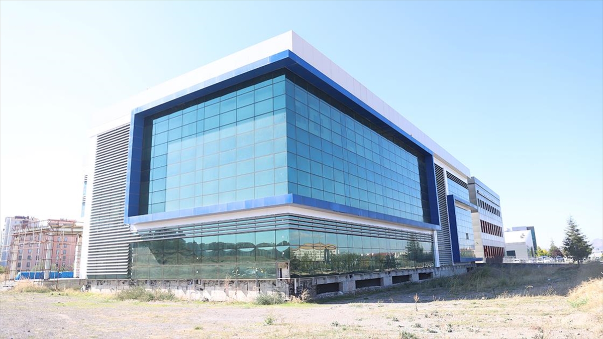 Turkovac'ın Üretildiği Aşı Merkezinin Yeni Binasında Geleceğin Bilim İnsanları Yetiştirilecek