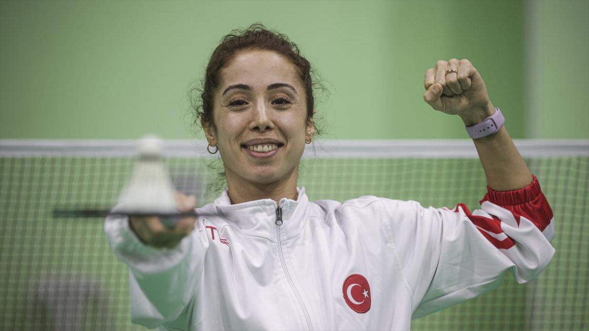Milli Badmintoncu Özge Bayrak, Çekya'da Gümüş Madalya Aldı