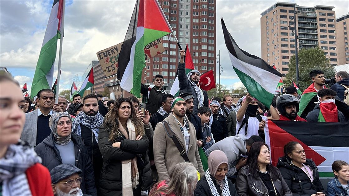 Hollanda’da Filistin’e Destek Gösterisi Düzenlendi