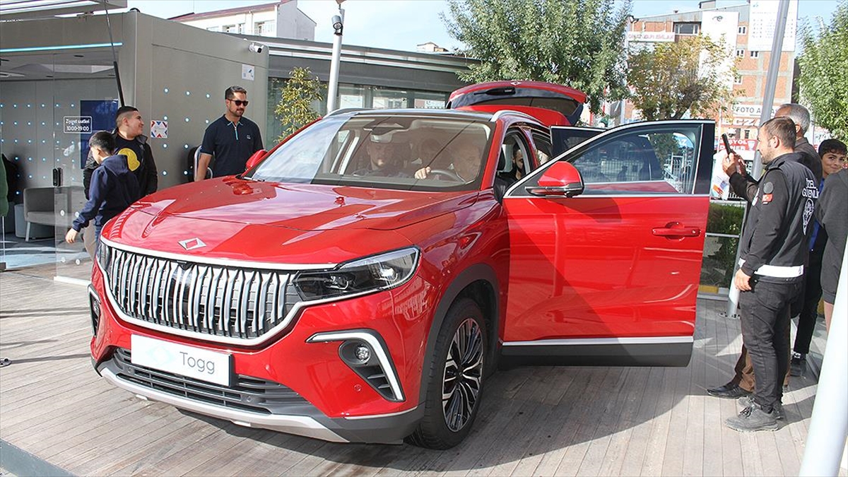 Vanlılar, Yeni Açılan Merkezde Togg'u Deneyimliyor