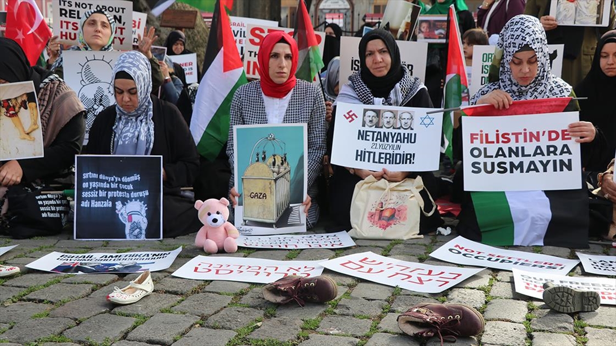 Trabzon'da Kadınlardan Filistin'e Destek İçin Oturma Eylemi