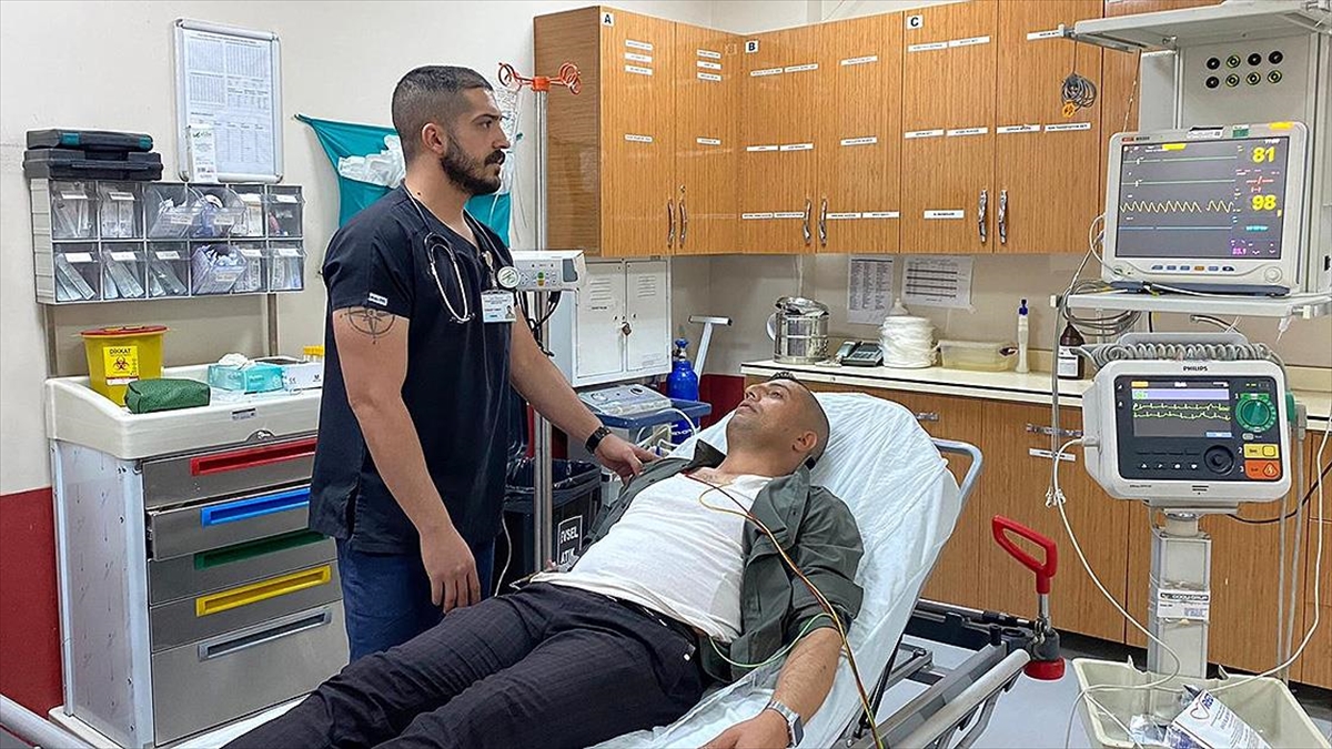 Enkaz Altından 108 Saat Sonra Çıkarıldı, Şimdi Hemşire Olarak Hastalara Yardımcı Oluyor