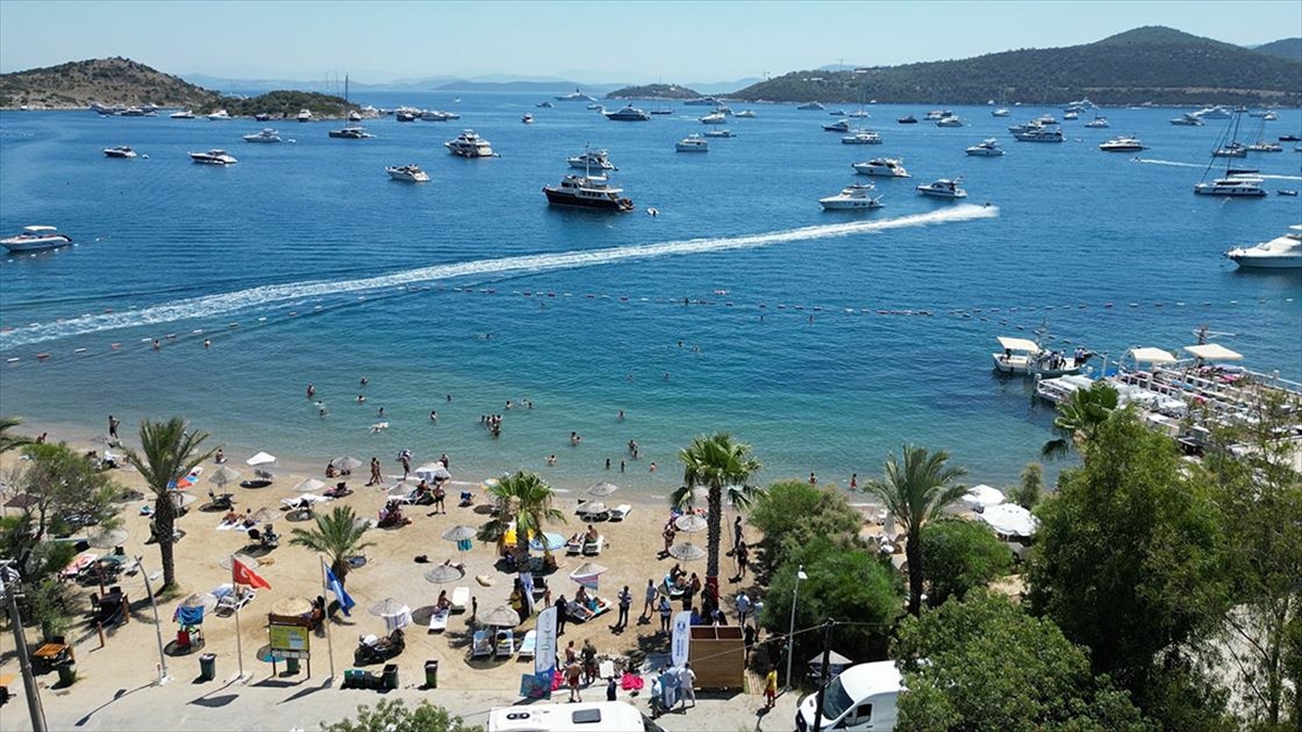 Turizm Sezonunun Uzadığı Bodrum'da Yoğunluk Sürüyor