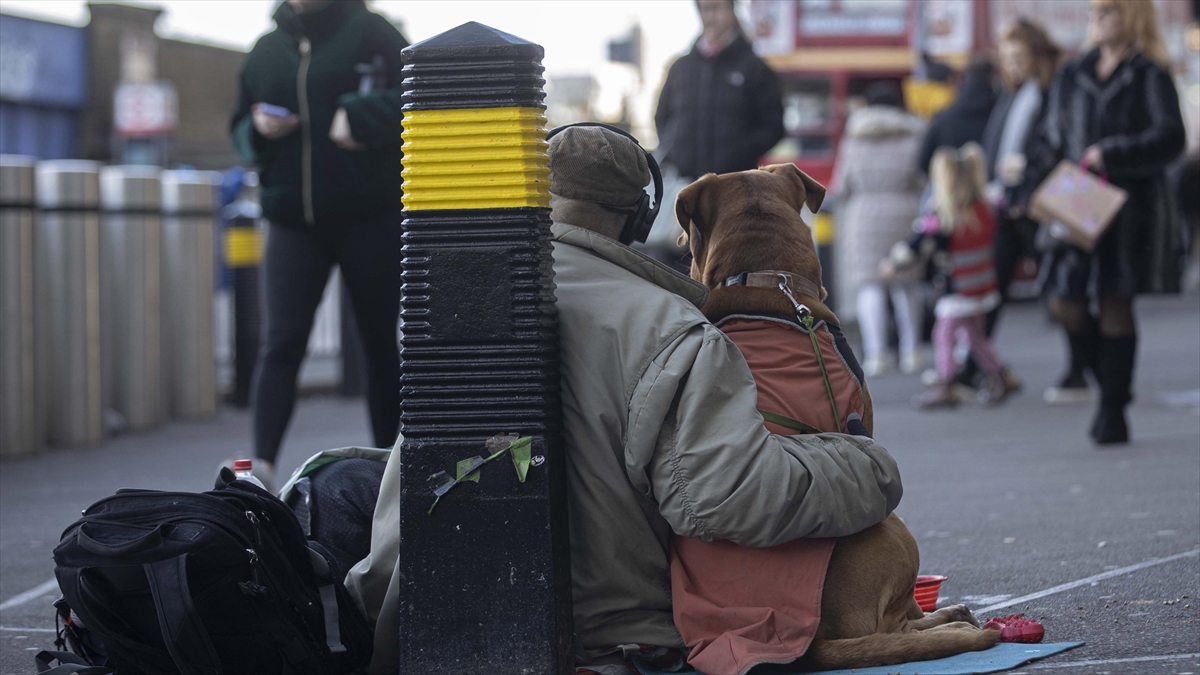 Birleşik Krallık'ta 3,8 Milyona Yakın Kişi Yoksulluğun Pençesinde