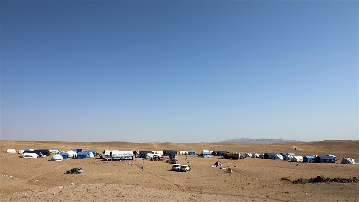 Afganistan'ın Çorak Topraklarındaki Depremzede Köylüler Kara Kışa Evsiz Giriyor