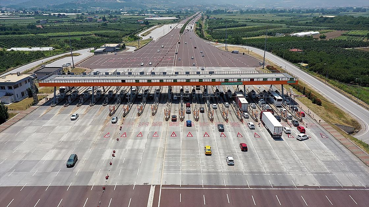 Cumhurbaşkanı Erdoğan'ın Talimatıyla Otoyol Ve Köprü Geçiş Ücretlerindeki Düzenleme Ocak 2024'e Ertelendi