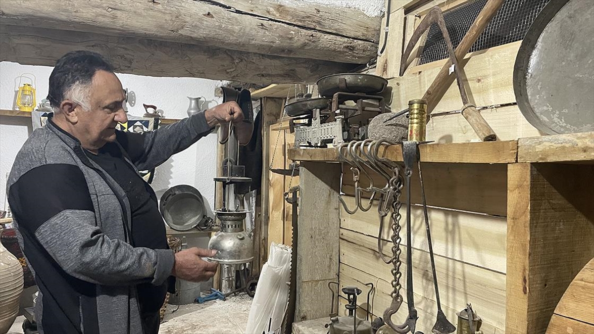 Babasının Tarihi Mahalledeki Emaneti "Kültür Evi"ni Yaşatmaya Çalışıyor