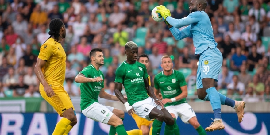 Yeni Malatyaspor Kalecisi Farnolle'e Irkçı Saldırı