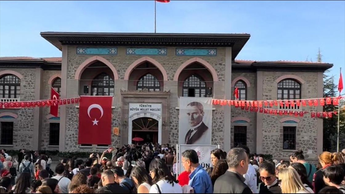 Cumhuriyet Müzesi'ni Bugün 32 Bin 600 Kişi Ziyaret Etti