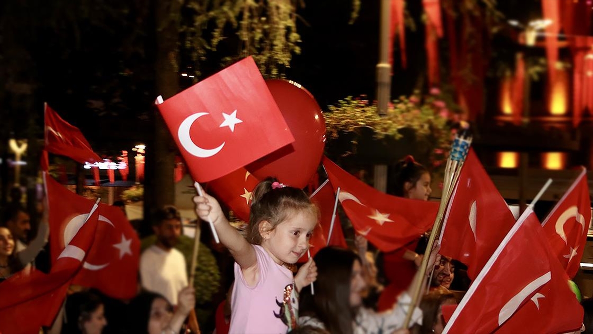 Beşiktaş, Fenerbahçe Ve Galatasaray, 29 Ekim Cumhuriyet Bayramı İçin Mesaj Yayımladı