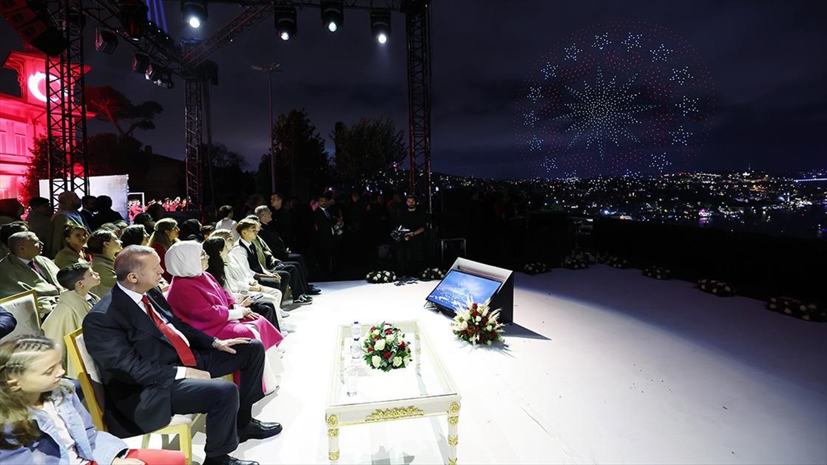 Emine Erdoğan: Tarihimizin Şanlı Yıl Dönümünü, İstiklalimizin İmza Eserleriyle, Büyük Bir Coşku İle Kutladık