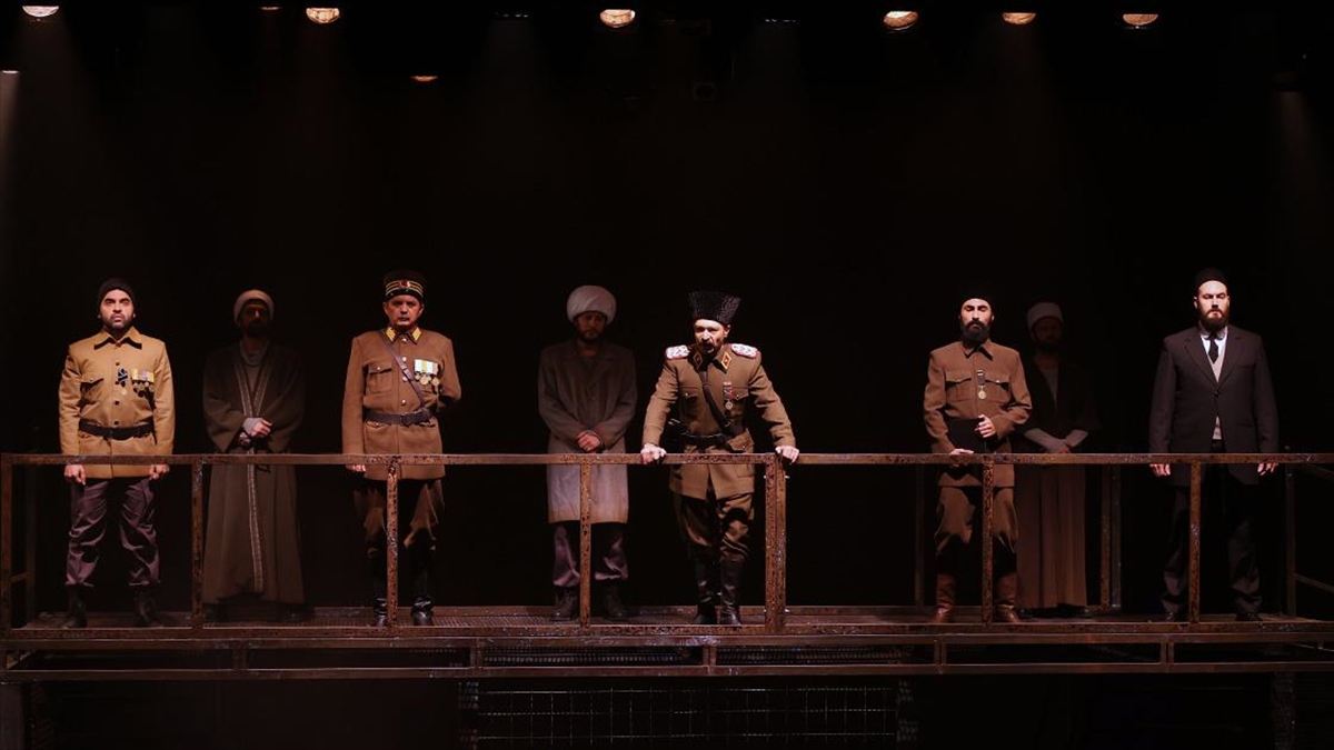 Devlet Tiyatrolarınca Sahnelenen "yüzyıllık Destan: Ateş" Oyunu Seyirciyle Buluştu