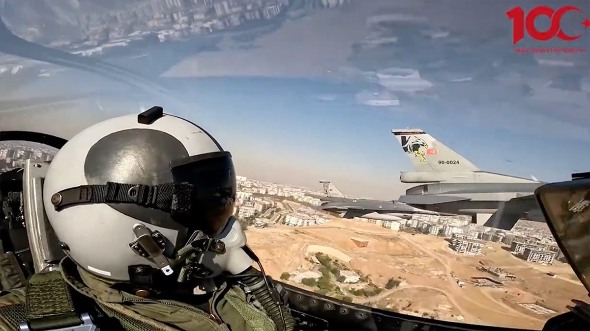 Msb, 29 Ekim Cumhuriyet Bayramı Kapsamında Düzenlenen Hava Gösterilerini Paylaştı