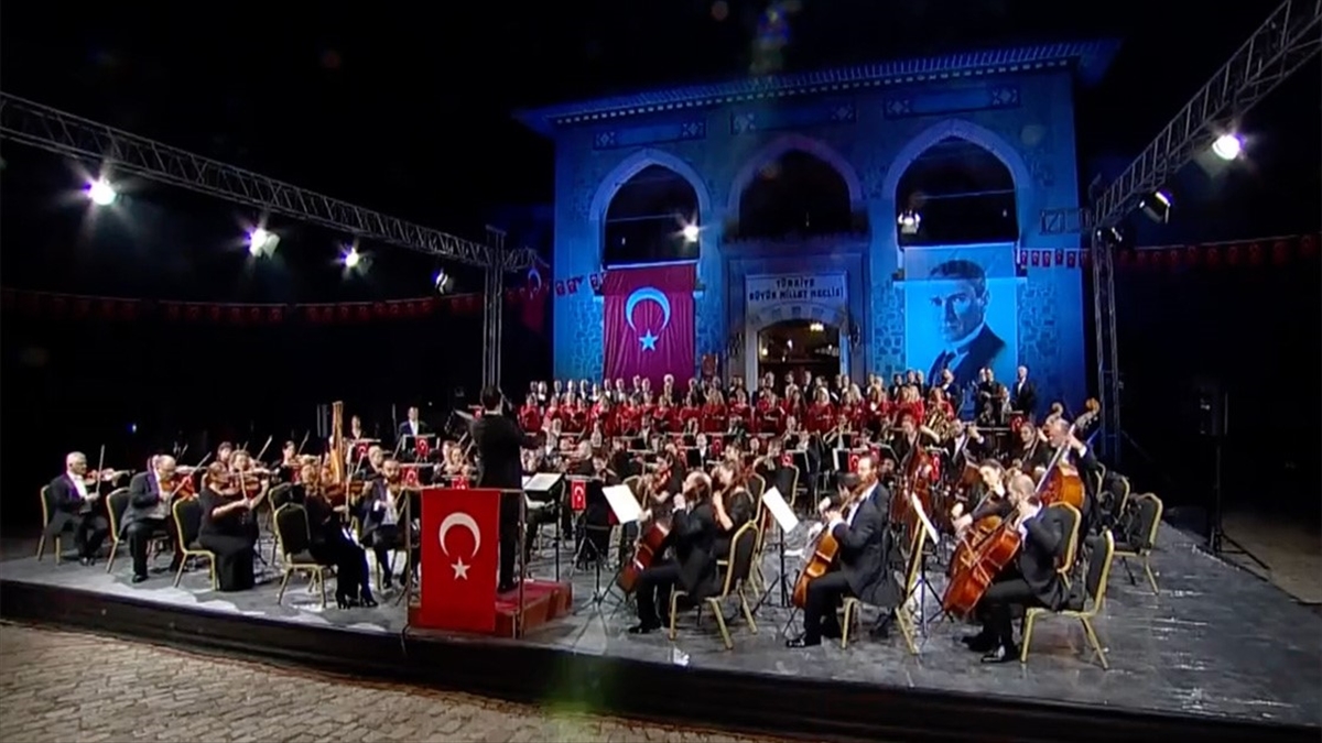 Cso Ve Devlet Çoksesli Korosu, Cumhuriyet Müzesi Bahçesinde "100. Yıl Konseri" Verdi