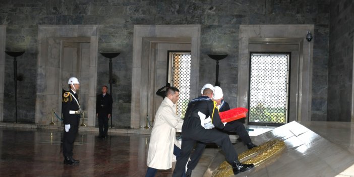 ÖMER GÜNEL CUMHURİYET'İN 100. YILINDA 100 ÇOCUKLA ATA'NIN HUZURUNDA